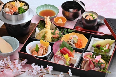 箱御膳会席＜釜飯＞